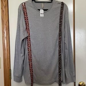 Grey shirt with leapard side zippers